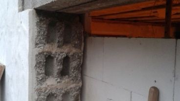 Ob bei einer Maueröffnung ein Sturz aus Beton ausreicht, muss statisch berechnet oder abgeschätzt werden.